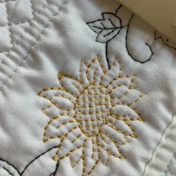 Nicole Miller Sunflower pumpkin white quilted table runner NWT Thanksgiving Fall - Picture 7 of 8